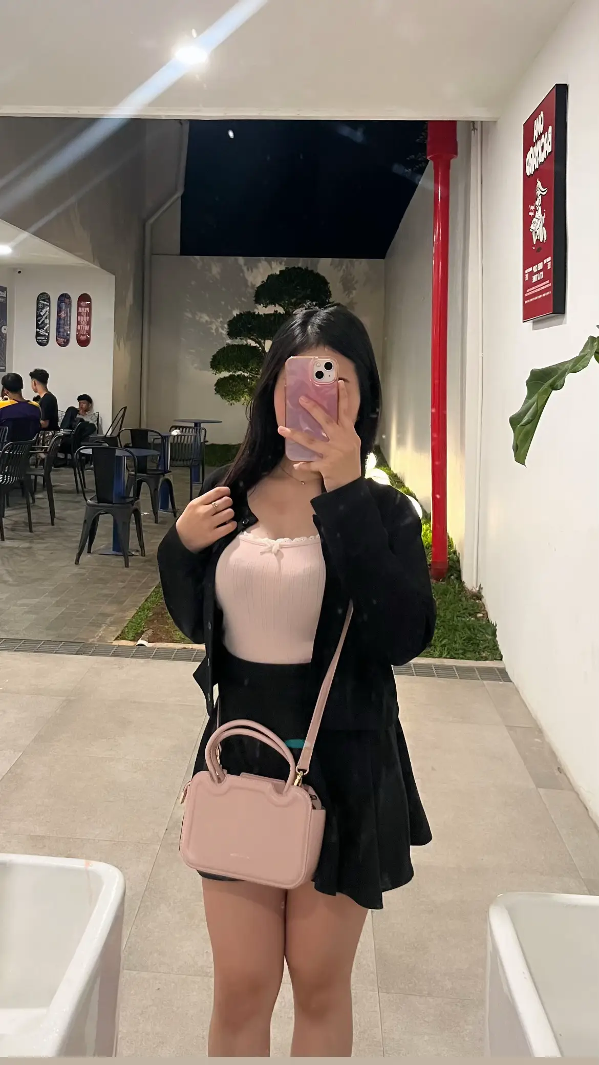 jerawat deket bibir😌