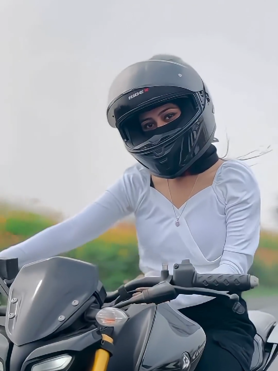 MT15 GRILS RIDER PUBLIC REACTION  🥰🥰  ।     #mt15 #ytshorts #shorts #viralshorts 