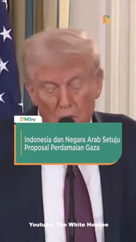 Presiden Amerika Serikat Donald Trump menyampaikan terima kasih kepada Indonesia dan sejumlah negara Arab atas dukungan mereka terhadap proposal perdamaian Gaza. Ia menyebut negara-negara Muslim dan Arab, termasuk Yordania, Mesir, Arab Saudi, Uni Emirat Arab, Qatar, dan Pakistan, menyetujui rencana untuk mengakhiri perang di Gaza. “Saya ingin mengucapkan terima kasih kepada para pemimpin banyak negara Arab dan Muslim atas dukungan luar biasa mereka dalam mengembangkan proposal ini, bersama dengan banyak sekutu kami di Eropa,” kata Trump dalam konferensi pers usai bertemu Perdana Menteri Israel Benjamin Netanyahu di Gedung Putih, AS, Senin (29/9). Trump menilai dukungan ini menunjukkan peran penting negara-negara Muslim dalam diplomasi internasional. #news #israel #israel #donaldtrump #palestine 