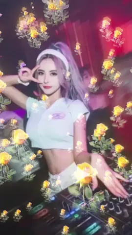 Buổi trưa vui vẻ nhé các tỉnh yêu 🤩🤩🤩🤩🤩❤❤❤❤❤❤ #canhacgiaitri🎶🎶 #NhacHayMoiNgay #TikTokGiaiTri #xuhuong #xuhuongtrieuview 