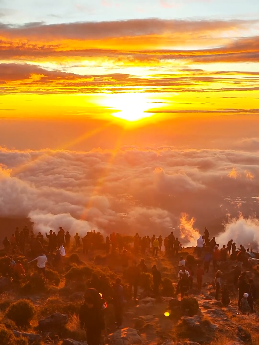 keindahan sunset bawakaraeng tidak perna mengecewakan⛰️🥰 #sunset #bawakaraeng2830mdpl #gunungsulawesiselatan #masukberandafyp #pendaki #pendakigunung #pendakiindonesia #pendakisulawesi #4u #fyp 