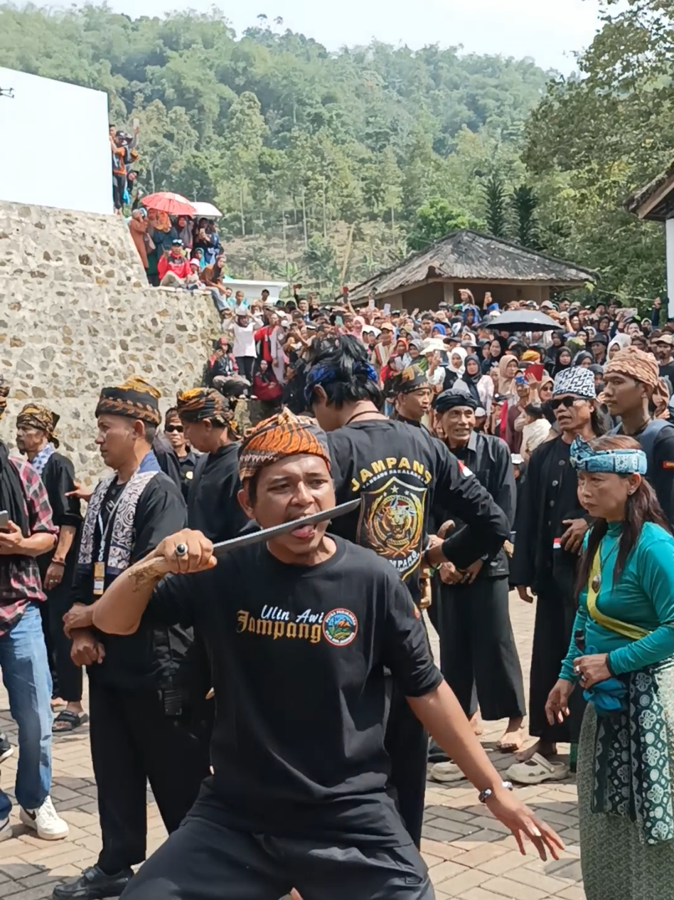 Debus Banten di acara pagelaran seren taun Kasepuhan Cisungsang 2025 #kasepuhancisungsang #debusbanten #debus 
