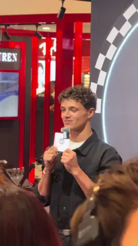 You know he’s the sweetest when he bend down to listen 🧡  #landonorris #mclaren #f1 #singapore #poloralphlauren 