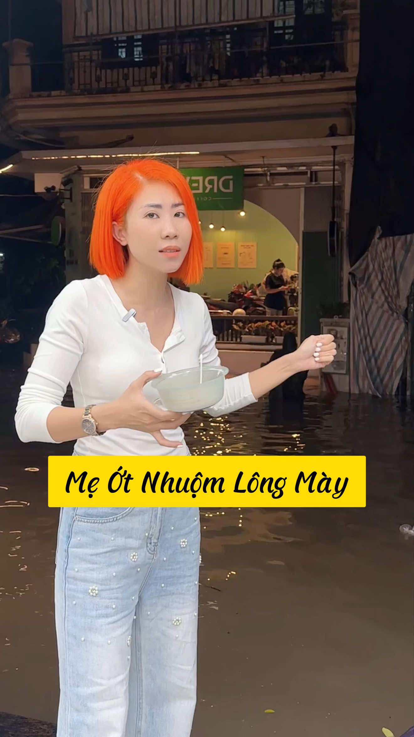 Mẹ Ớt nhuộm lông mày...Cảm ơn thật nhiều tình cảm của mọi người đã dành cho ca sĩ Ưng Hoàng Long của salon Mẹ Ớt ạ😍#viralvideo #meothairsalon #mưa #longmay #xuhuong 