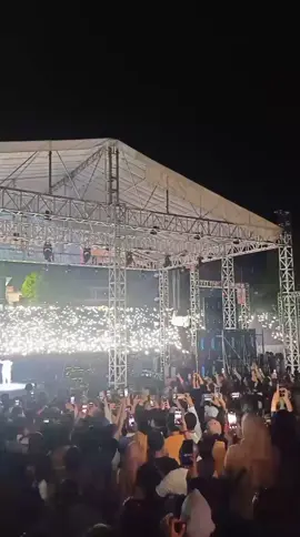 buri panggung cah😫🙌 @dnyckn  #denycaknan #konserdenycaknan #galaubrutal  #fyppppppppppppppppppppppp #candrawilwatiktapandaan 
