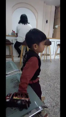အပြင်ကပြန်လာပြီး ရစ်နေပါပြီ🥰#ချစ်ခင်ခြင်းများစွာဖြင့် #သားတို့ဖေဖေကြီး @Tin Aung Myint Oo 