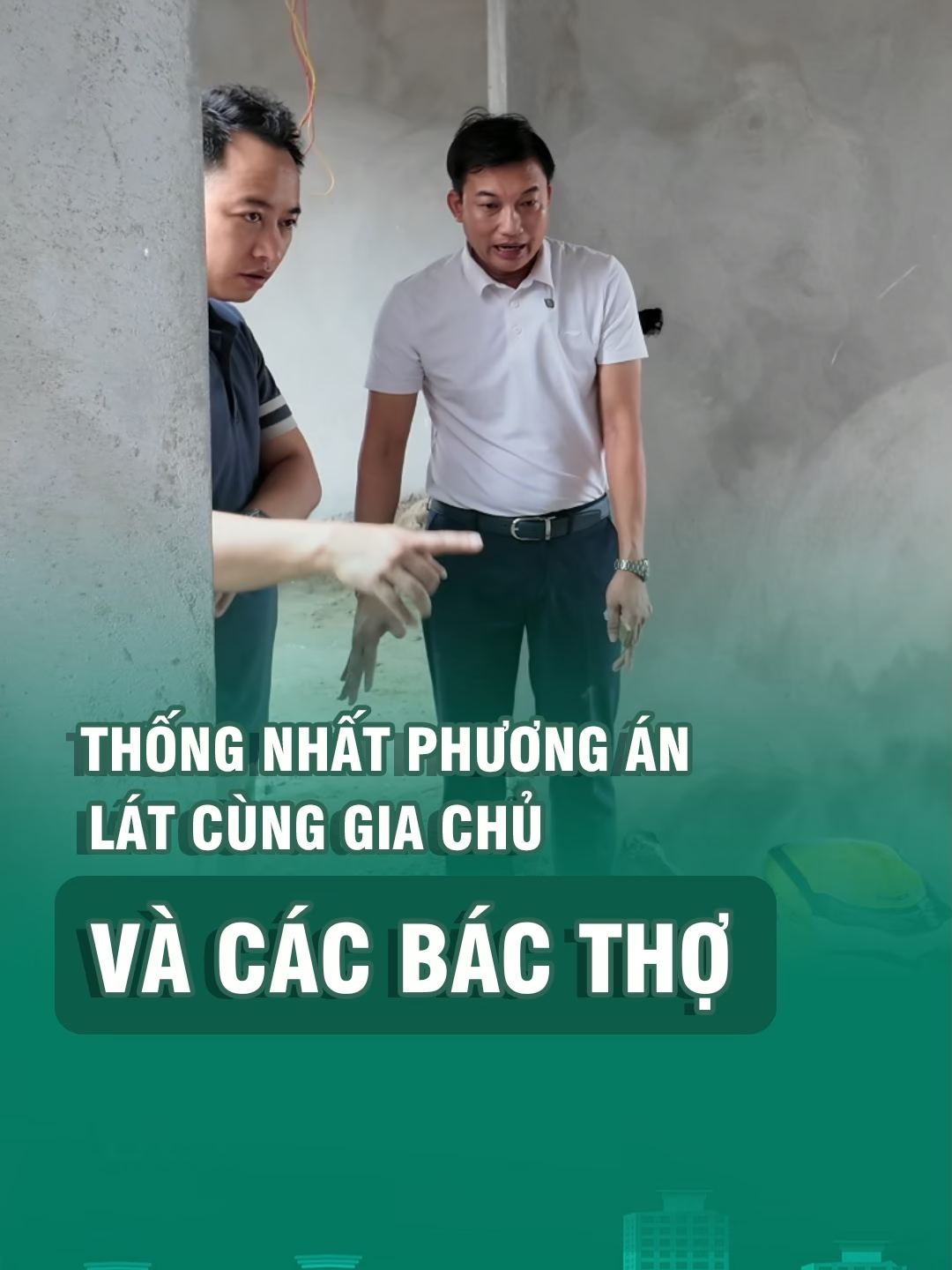 Thống nhất phương án lát cùng gia chủ và các bác thợ#xaydung #thoxay #gachoplat #tangiahuy #xaynha