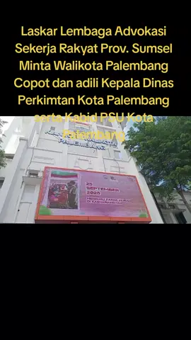 LPalembang, - Massa Laskar Lembaga Advokasi Sekerja Rakyat Provinsi Sumatera Selatan melakukan aksi damai di Kantor Walikota Palembang Rabu, (01/10/25), sebagai bentuk protes keras atas penebangan pohon yang berada di kawasan Jalan Abdul Rozak, tepatnya di sekitar eks Kantor OJK Sumsel. 