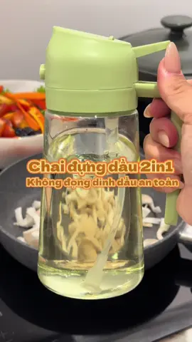 Chai dầu giúp tôi ăn heathy ít dầu mỡ hơn và cũng tiết kiệm dầu, sạch sẽ hơn vì giờ nó không làm đọng hay dính dầu ra miệng chai nữa #chaidungdauan #chaidungdauanthuytinh #thietbigiadung #dodungnhabep #dogiadungtienich 