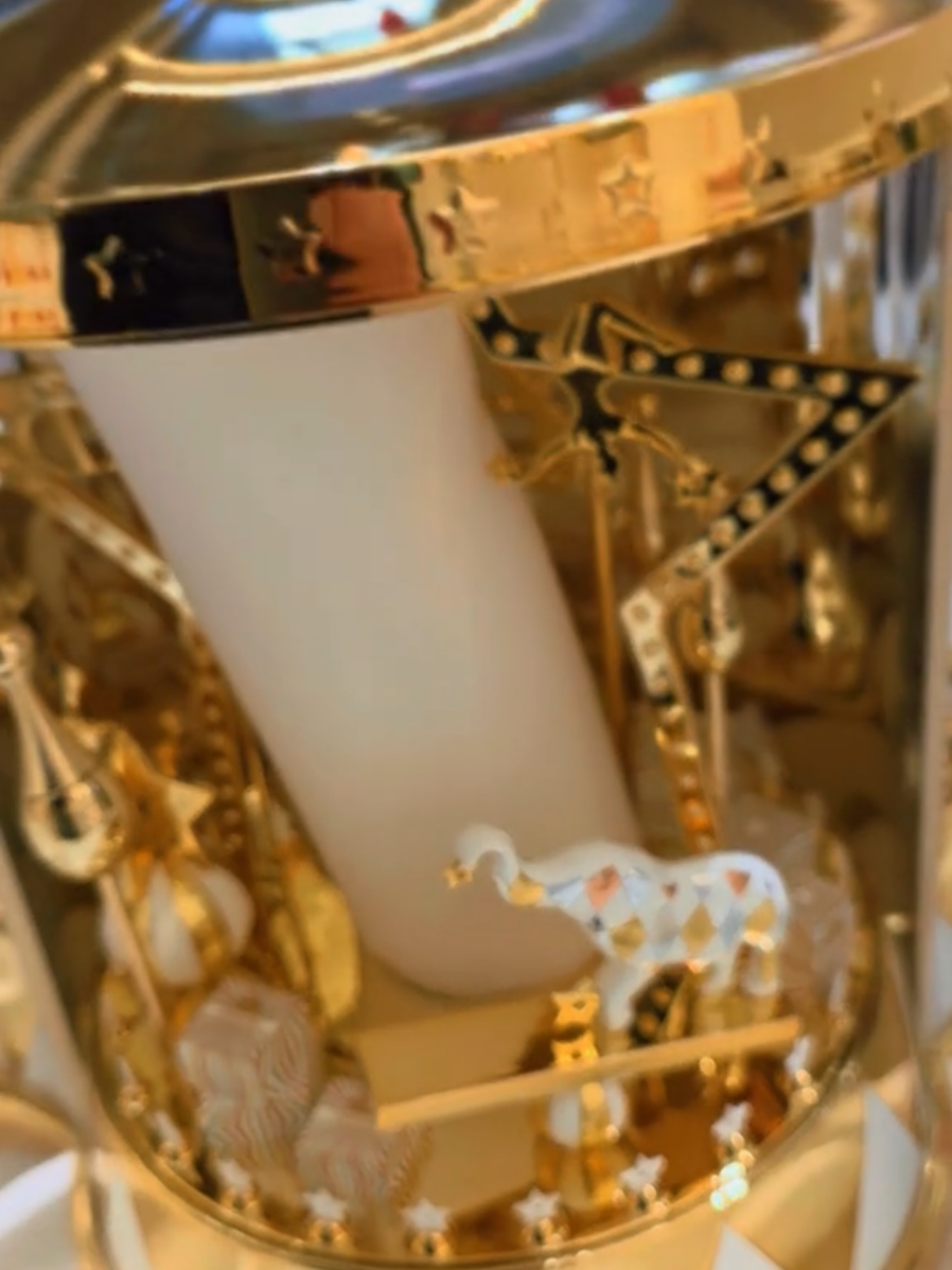 For the holiday season, Dior invites you to an enchanting show in the heart of the Circus of Dreams and unveils its limited-edition music box starring the floral perfume L'Or de J'adore. And the Advent calentar to make your holidays even more special. #adventcalendar #holidays #fyp #luxury #giftideas 