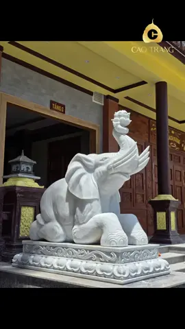 Công tác cẩu 4 tôn tượng voi đảnh lễ bằng đá cẩm thạch trắng nguyên khối về Chùa Quan Thế Âm - Đức Trọng, Lâm Đồng. Cao Trang chúng con rất vui và tự hào khi được góp 1 phần tôn tạo thêm phần trang nghiêm cho chốn già lam ạ. Mỗi một tác phẩm hoàn thành và đến được với nơi thờ tự linh thiêng là một niềm hạnh phúc lớn lao của chúng con. Từ đáy lòng, chúng con xin thành kính tri ân các Quý Sư Thầy - đặc biệt là Thầy Giác Nhàn, cùng toàn thể Quý Phật tử đã luôn trao trọn niềm tin nơi Đá mỹ nghệ Cao Trang ạ. Nam Mô Quan Thế Âm Bồ Tát🙏 #caotrang #buddha 