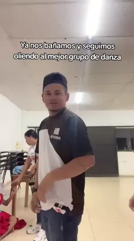 El profe no sabía ni que hacer JAJAJAJAJA QUE BOLOLO #folclor #carnaval #danza #danzafolklorica 
