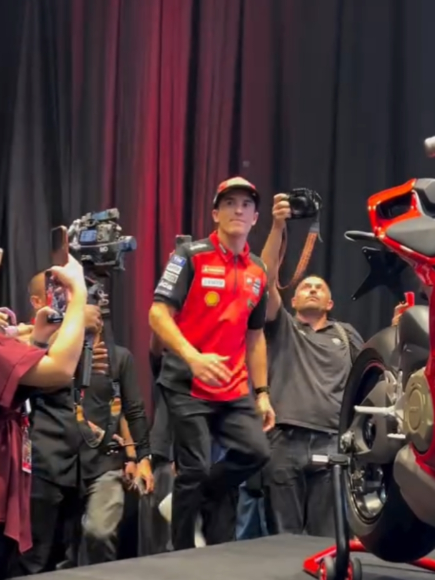 This maybe the best meet n greet 😄 #motogp #marcmarquez #weare93 #indonesiangp #todorojo🔴 