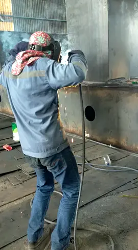 Bahagialah dengan caramu sendiri🤣🤭#welder #welding #welderindonesia🇮🇩 #kuliproyek #pekerjakeras 