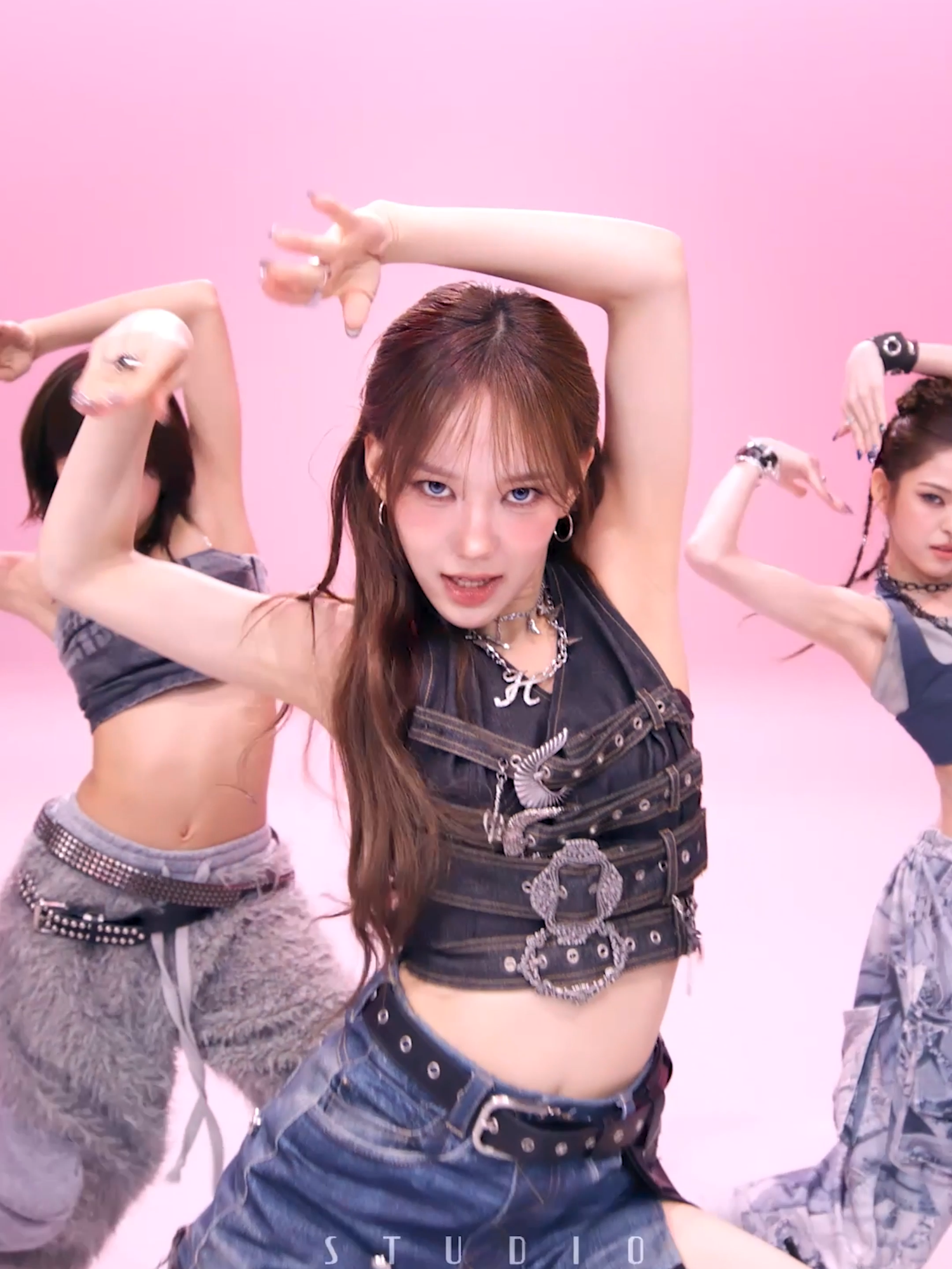 칼군무로 모두를 맘며들게 할 이즈나 스춤🔥 #M2 #STUDIOCHOOM #스튜디오춤 #SC_ORIGINAL #izna #MammaMia #izna_MammaMia #이즈나 #MammaMia_challenge @izna_offcl