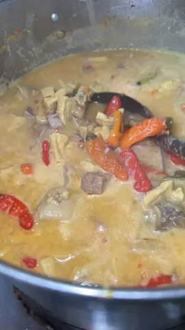 menu mbokdemu uenak cah ,lontong pecel, jangn tewel lawoh gembos krupuk cah 