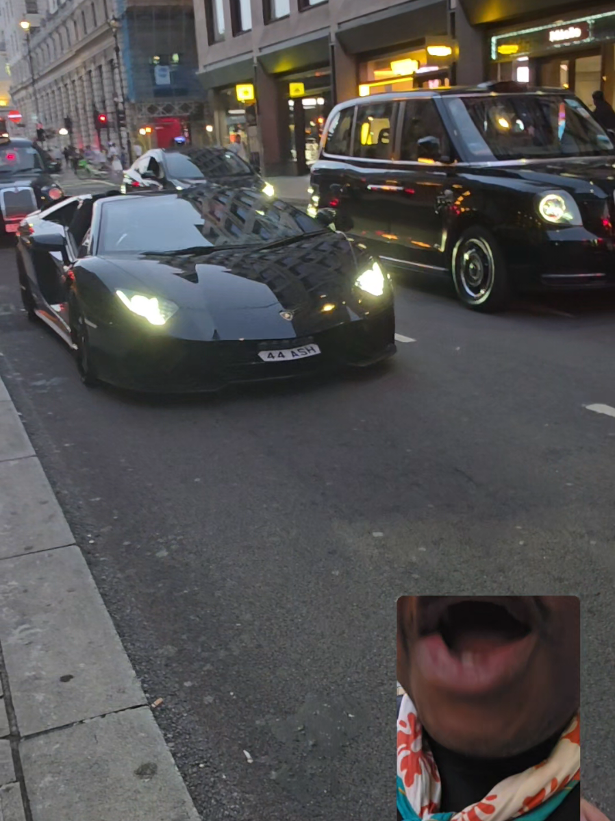 I want to get one just like that oooo 😭 . . Big up my broda one time 🙌🏾🙌🏾🙌🏾❤️ . . #lamborghiniaventadors #lamborghini #aventadors #ridewifme 