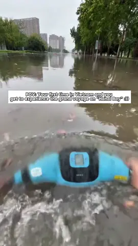 The situation in Hanoi over the past two days: localized flooding and difficult travel. Many roads are still impassable… definitely not a pleasant experience when visiting at this time! #hanoi #bualoi #bãobualoi #asiatrip #vietnamtrip #typhoon #fyp #vietnam 