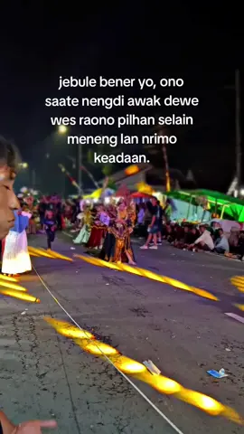 jebule bener yo, ono saate nengdi awak dewe wes raono pilhan selain meneng lan nrimo keadaan.#fyppppp #pemburuhoreg #sadstory #karnavalmlokorejo #foryoupage 