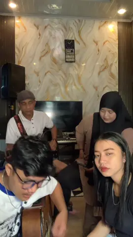 AKHIRNYA KU MENEMUKANMU - NAFF  #akhirnyakumenemukanmu #naff #coversong #coverlagu 