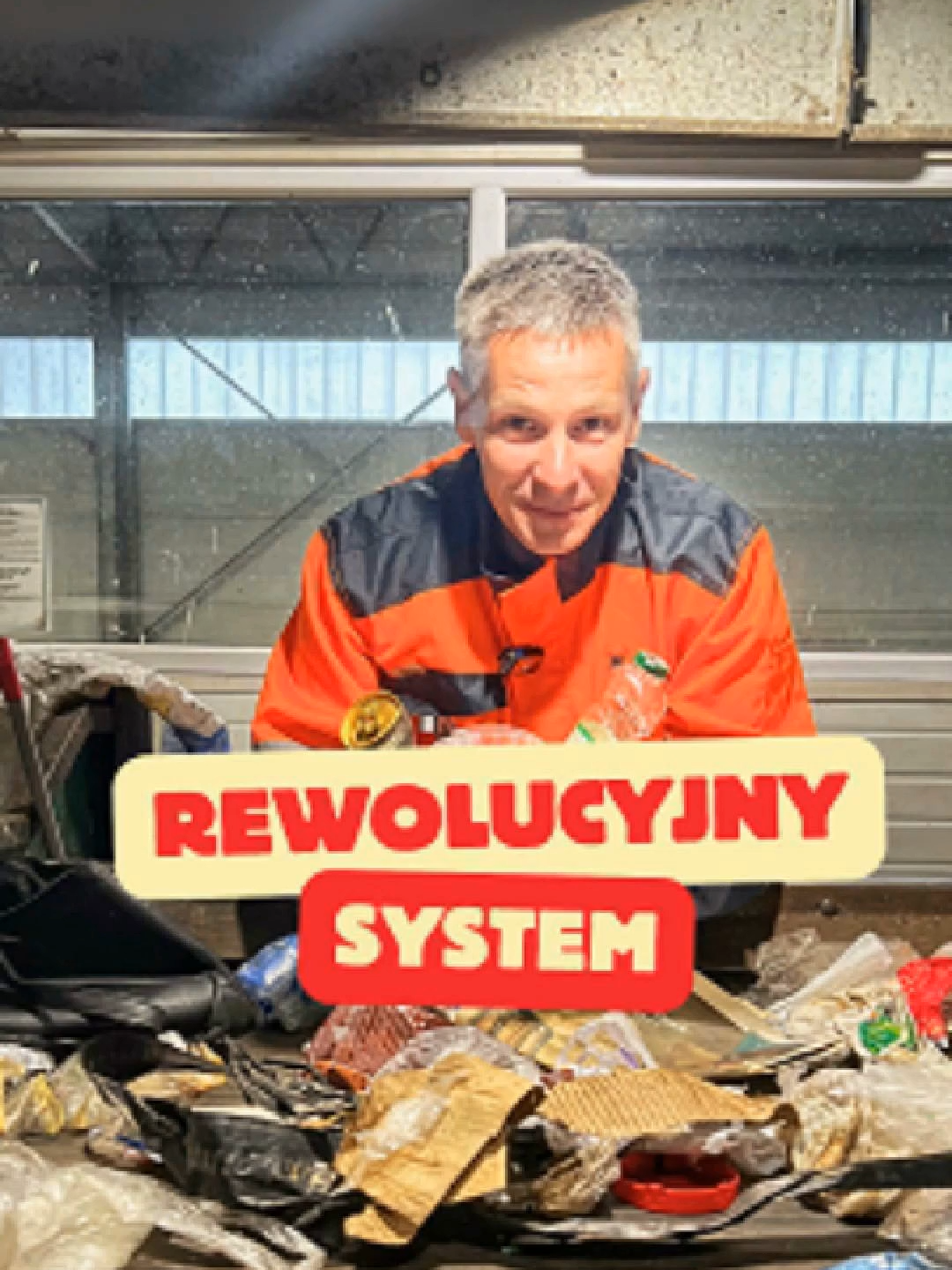 Nowy system kaucyjny — rewolucja czy tylko ładnie opakowana zmiana? 💬  Od dziś większość puszek i plastikowych butelek zyska nową wartość, 50 groszy kaucji, którą odzyskasz, jeśli oddasz opakowanie z powrotem. Brzmi jak proste i ekologiczne rozwiązanie?  Za kulisami tego systemu kryją się pytania, na które nikt jeszcze nie zna odpowiedzi. Kto poniesie realny koszt całej logistyki? Sklepy? A może my wszyscy? To nie jest tylko zmiana w sposobie recyklingu. To zmiana, która może wpłynąć na opłaty za śmieci, finanse lokalnych samorządów i codzienność każdego z nas. A korzyści dla środowiska? Miejmy nadzieję, że nie są tylko w folderach promocyjnych. 🧐 Co myślisz o nowym systemie kaucyjnym? Daj znać w komentarzu. #systemkaucyjny #butelki #puszki #recykling #zmiany2025 #srodowisko #odpady #ekologia #gospodarkaodpadami #kaucja #polska #sprawylokalne