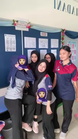 perempuan setia 😹
