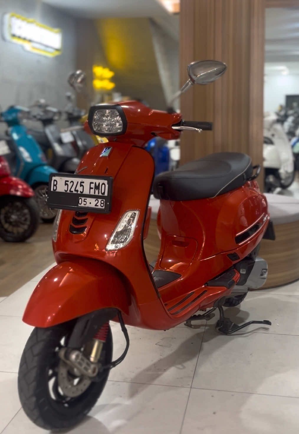 Ga heran sih kalo orang orang bakal obsessed sama Vespa S Iget orange uda facelift pula, secakep ini sale di 38.500.000 ajaa!!!!😍