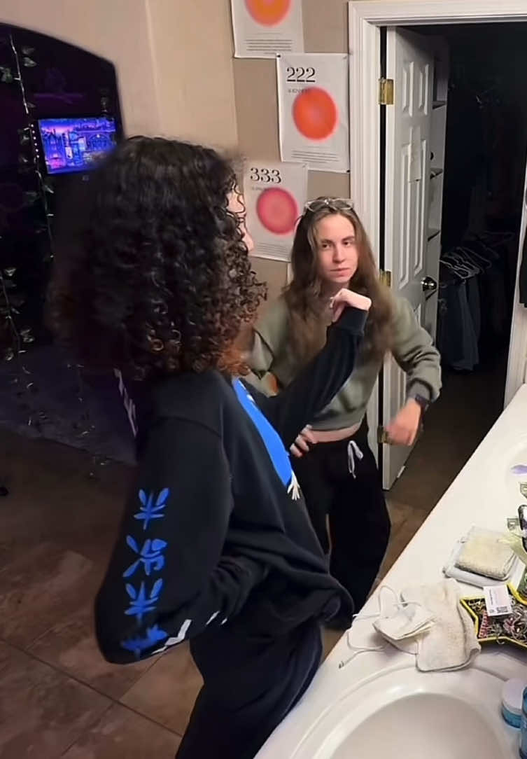 some of my favorite moments from @shay aaliyah vlog when we do our facewash routine 💕 #fyp #BestFriends #roomates #microinfluencer #nightroutineskincare 
