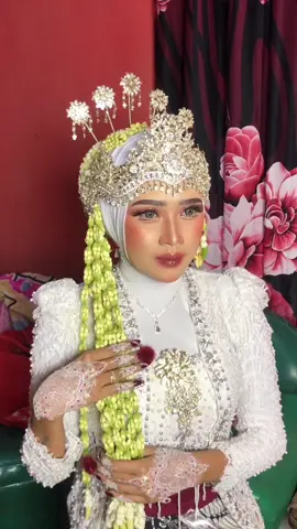 Akad nikah kak @karinaoktaa🐍 🤍 #akadnikah #muapasuruan #muanongkojajar #makeuppasuruan #fypシ゚ 