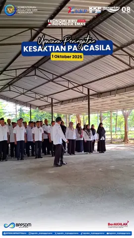 #SahabatBahari BRPBAPPP Maros melaksanakan upacara peringatan Hari Kesaktian Pancasila pada Rabu, 1 Oktober 2025. Kegiatan ini diikuti oleh seluruh pegawai bersama siswa dan mahasiswa magang sebagai wujud penghormatan sekaligus refleksi atas nilai-nilai luhur Pancasila sebagai dasar negara. Melalui momentum ini, diharapkan semangat persatuan, integritas, dan pengamalan nilai Pancasila terus terjaga dalam setiap langkah pengabdian, khususnya dalam mendukung pembangunan sektor kelautan dan perikanan. #HariKesaktianPancasila 
