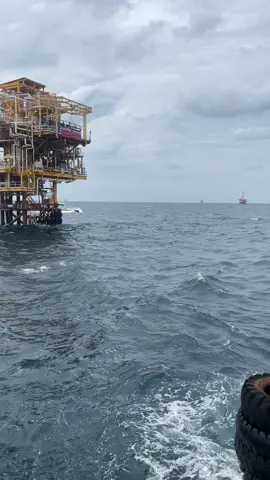 Timur ke barat, di sini kena ombak selatan #offshore #offshorelife 