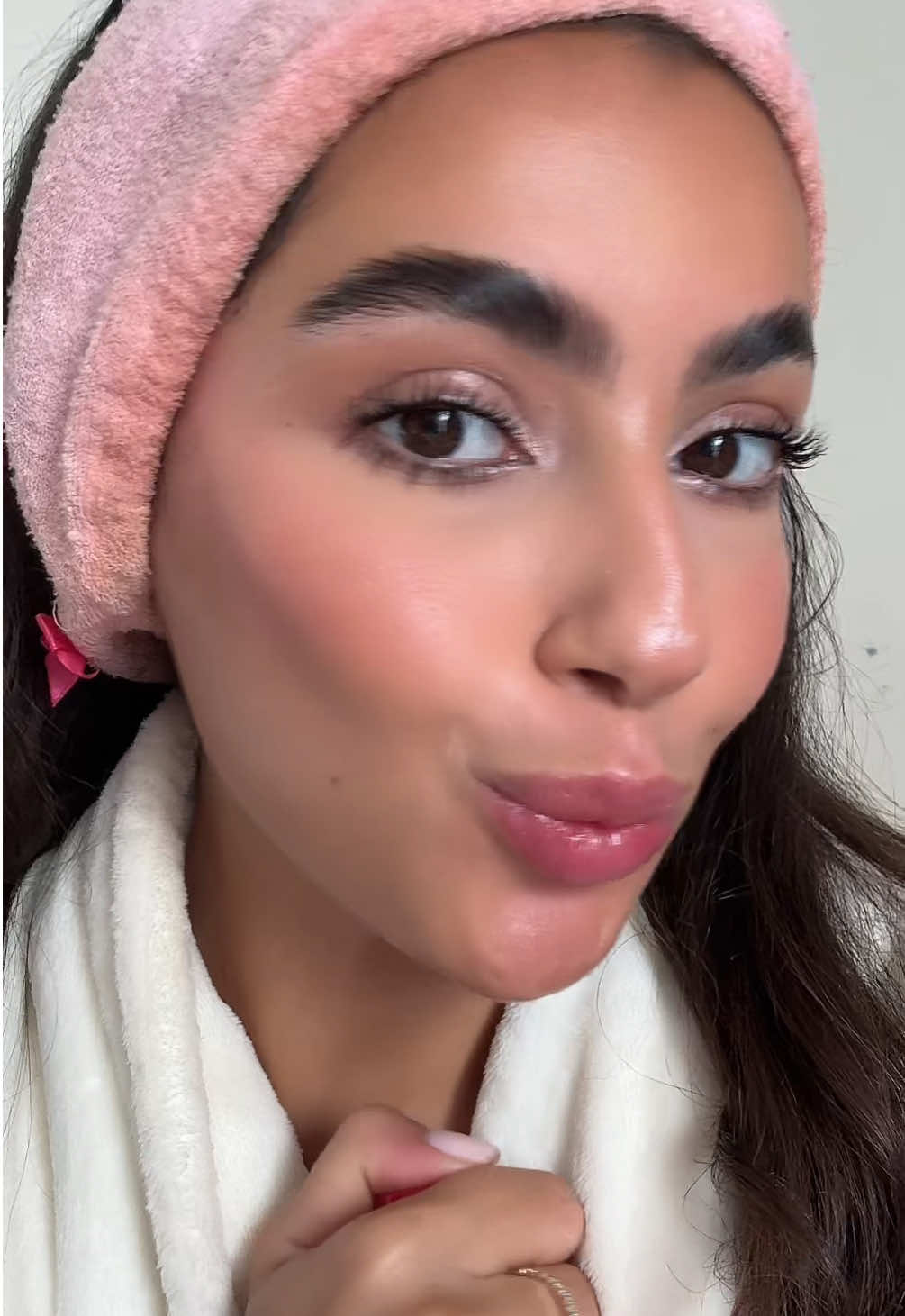 VALID REACTION WOW shade 01 kiko glow ting URE WELCOME N THANK ME LATER GIRLIES 