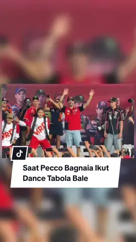 Pecco Bagnaia Ikut Menari Tabola Bale Saat Parade Pebalap #motogpmandalika di Lombok