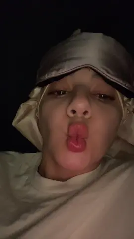 Goodnight my little gooner boys 🤪 #fishyface #crosseyed #fishlips #goodnight 
