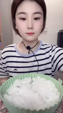 Ice eating asmr #frost #asmr #ice #crunchy 