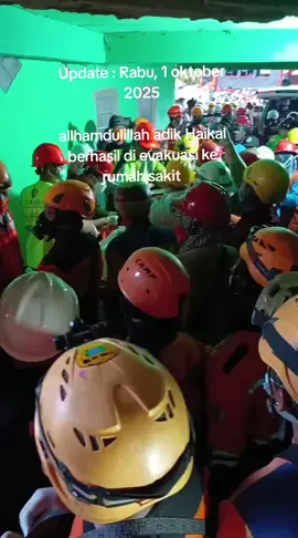 Rabu, 01 Oktober 2025  allhamdulillah adik haikal berhasil di evakuasi dengan kondisi masih selamat, #bangunanroboh #viral #pondokpesantren #bpbd 