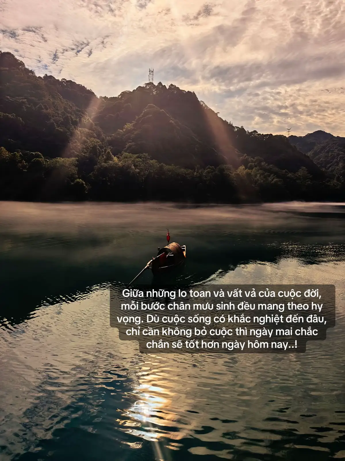 Giữa những lo toan và vất vả của cuộc đời, mỗi bước chân mưu sinh đều mang theo hy vọng. Dù cuộc sống có khắc nghiệt đến đâu, chỉ cần không bỏ cuộc thì ngày mai chắc chắn sẽ tốt hơn ngày hôm nay..!#sttbuontamtrang #xuhuongtiktokk 