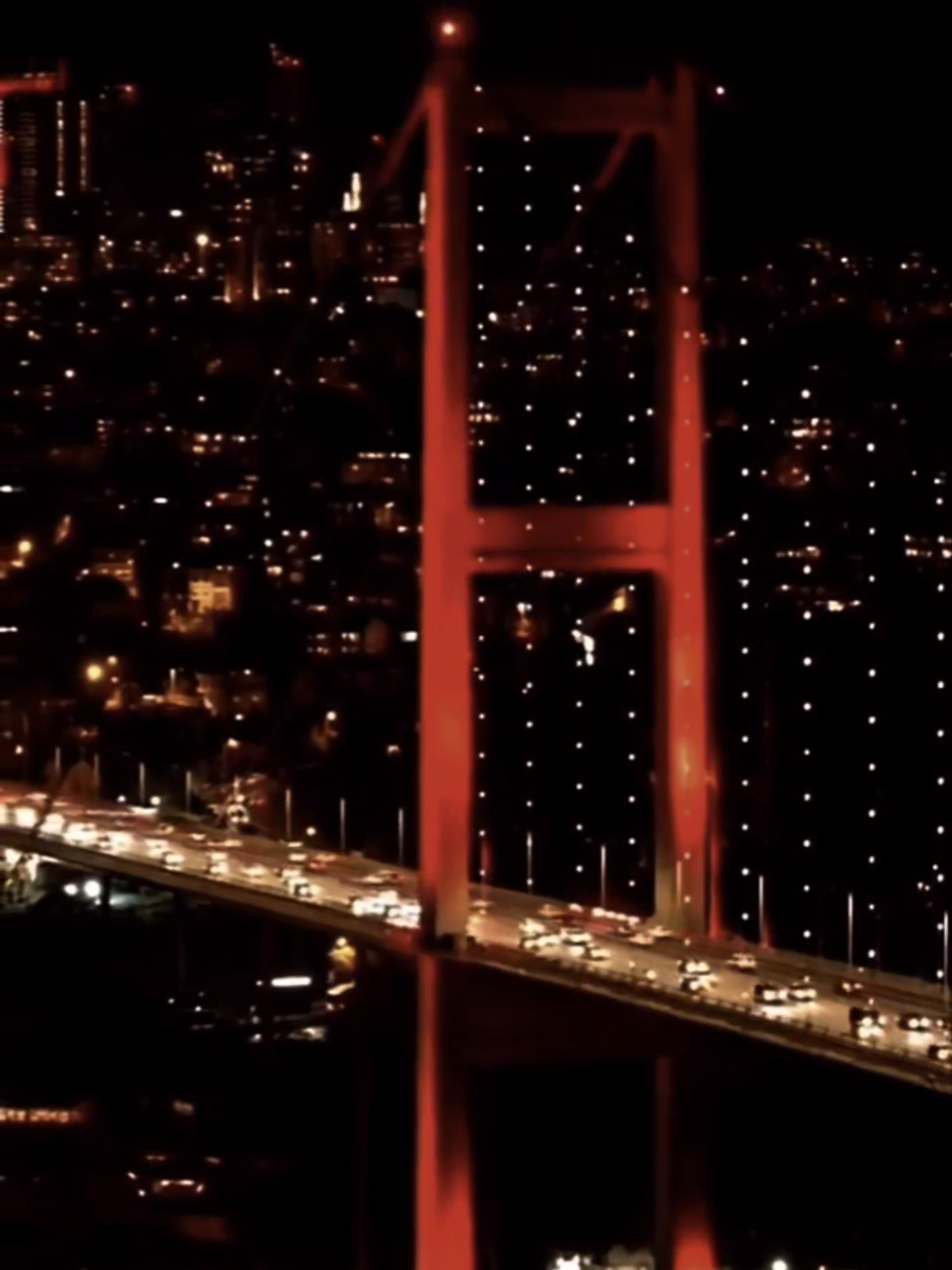 “Gitme bu gece, kal yanı başımda…” Sahipsiz şarkılar bile, en yalnız kalplere arkadaş olur… 🖤🌙✨ Silinmeyen izler silinmeyen şarkılarla anlatılır... Sen de hissettiysen yoruma bir kalp bırak. ✍️🎶✨ #sahipsizşarkılar #bugece #arabesk_esintisi #arabesk #kesvet 