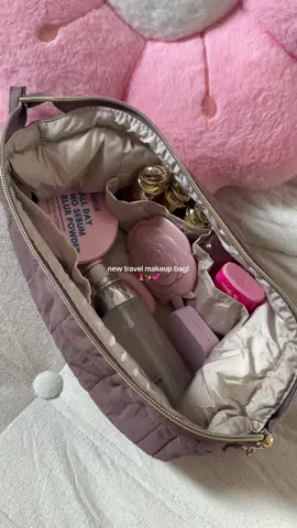 spacious travel makeup bag from @BAGSMART Store #makeupbag #makeuppouch #cosmeticpouch #puffymakeupbag #travelpouch