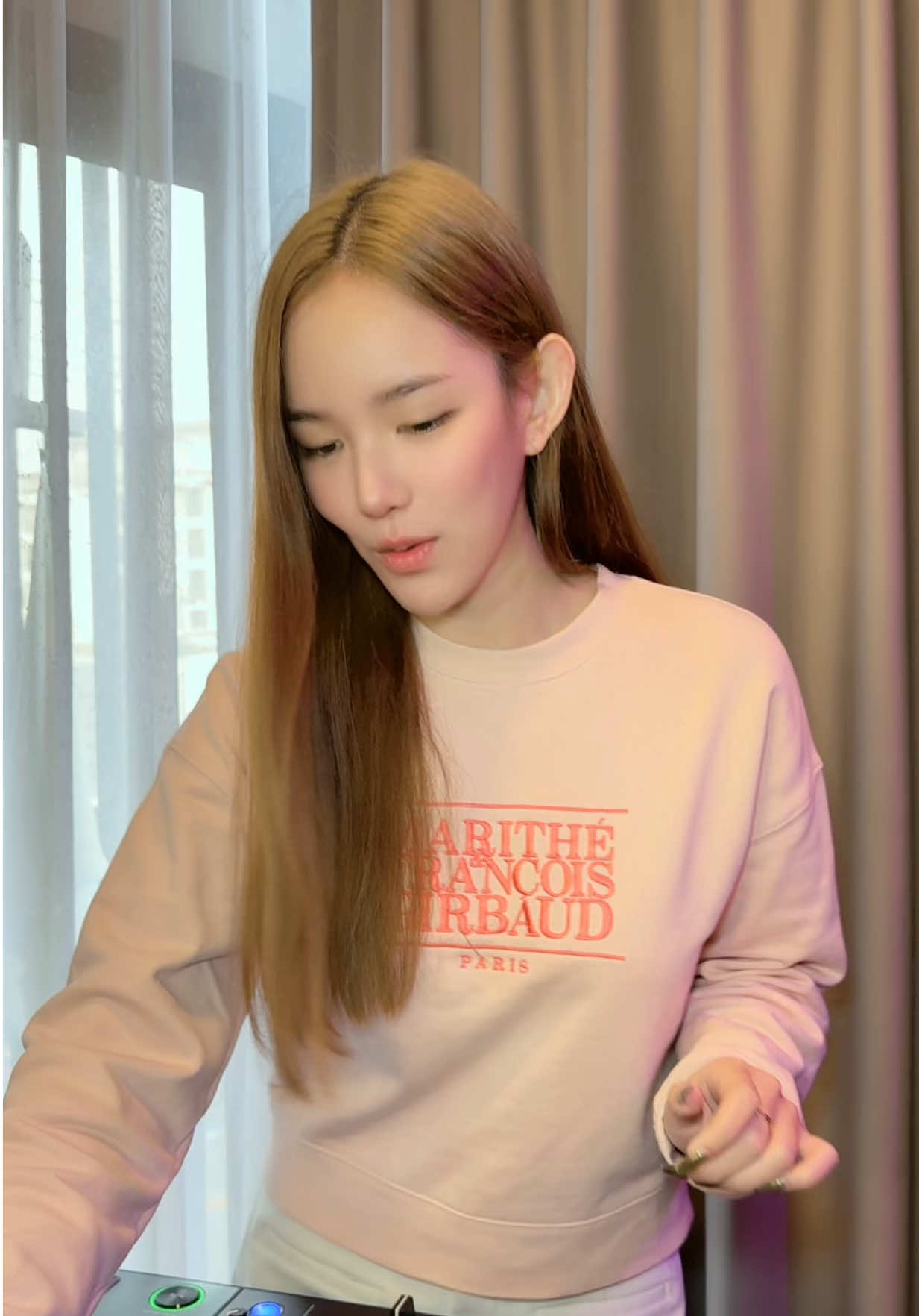 เธอโยกอยู่ในฟอล ขวาซ้ายขวา ✨#เบบี๋สุพรรณีน้อยโนนทอง #ดีเจเบบี๋ #DJBaby #คุณบาร์บี้ผู้จัดการเบบี๋ 
