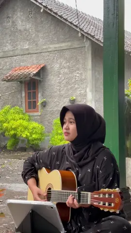 ujan ujan gitaran sejuk kaliii #lagutimur #foryoupage #meydarahma 