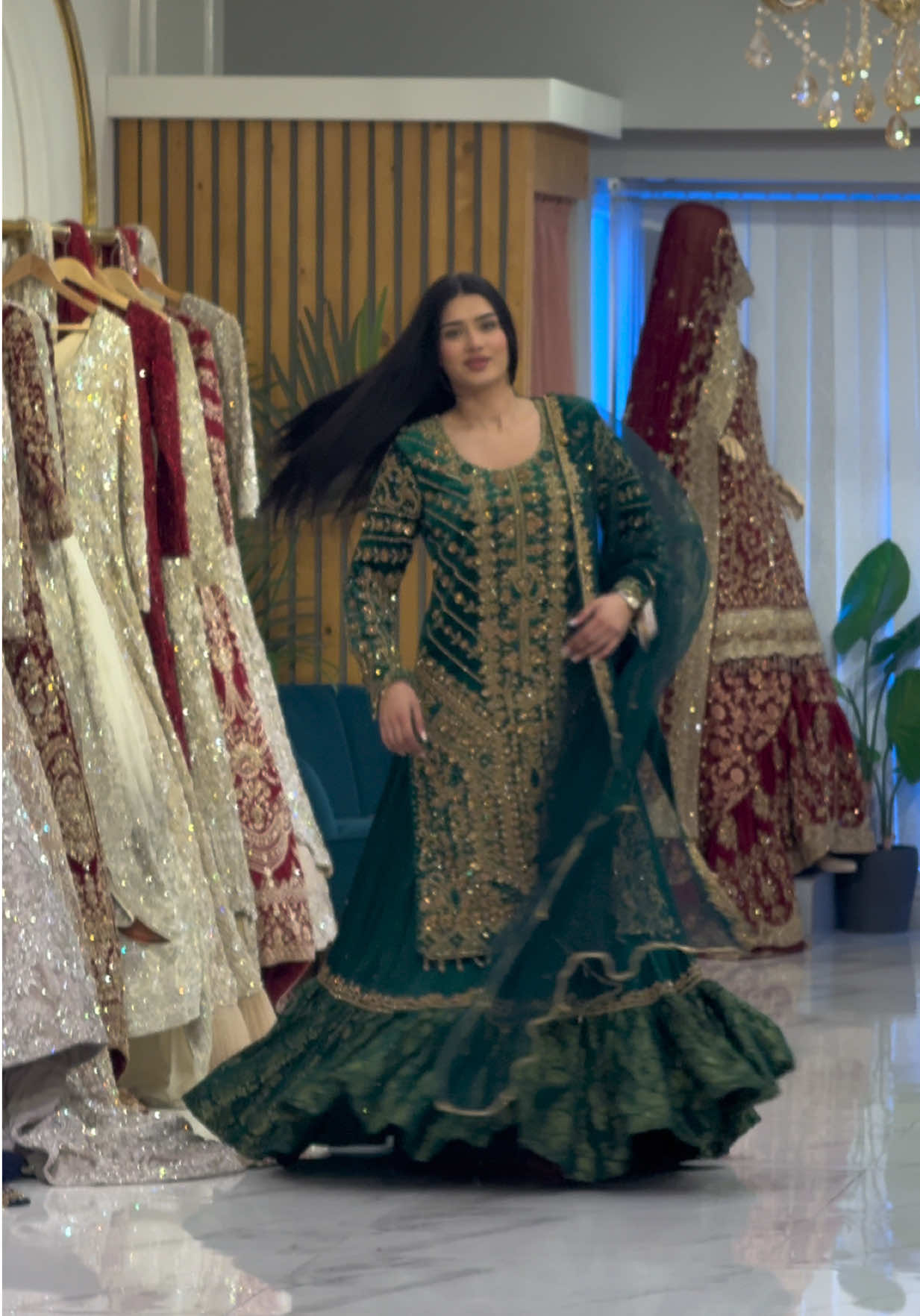 MOST BEAUTIFUL AMAZING KAMEEZ WITH FARSHI LEHENGA IN GREEN COLOR BY 7AATRANG BRIDAL👀🤌🏻❤️#7aatrang #fyp #million #bridal #viral 