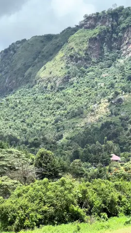 Tambach, the rock lining up above, along Iten-Kabarnet road. Can you spot Torok waterfalls afar? #fyp #eldorettiktokers #magicalkenya 