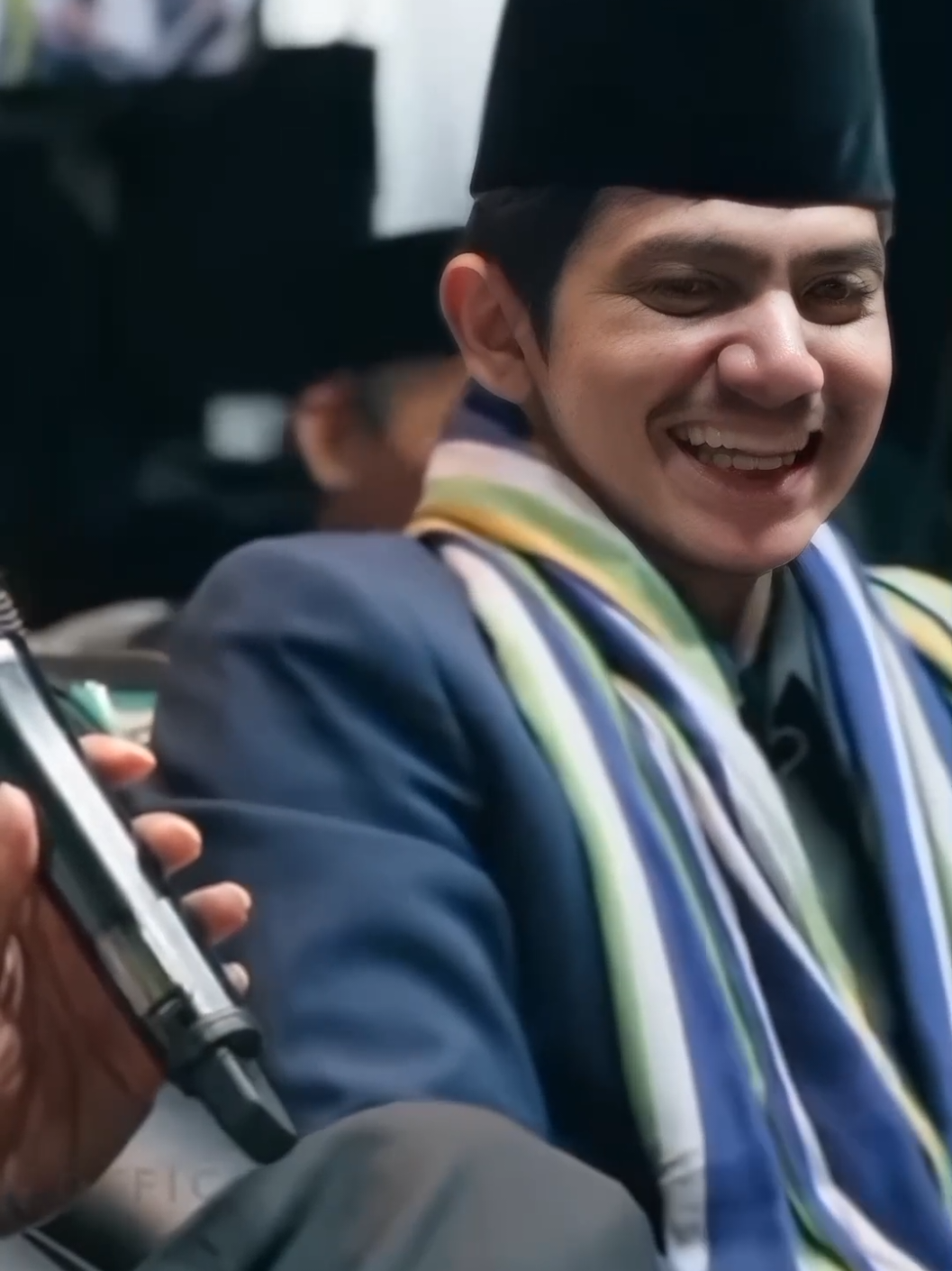 في كل مرة اراك ابتسم سرا و اقول يا رب اعتني به من اجلي 