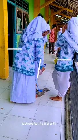 Alhamdulillah, siswa kelas XI F MA Maarif 7 Sunan Drajat Banjaranyar Paciran Lamongan dengan penuh semangat membersihkan lantai yang sempat dikotori oleh kelelawar. Semoga para siswi tersebut senantiasa diberikan kesehatan, keberkahan, serta ilmu yang bermanfaat. Aamiin Ya Allah 🤲🤲 #meme #Love #music #bts #anime 