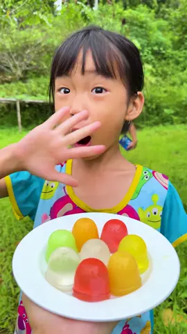 Challenge to eat colorful jelly with condensed milk and chili sauce with your eyes closed, super delicious, the perfect combination #shorts #jelly#lollipop#centerfresh#kinderjoy