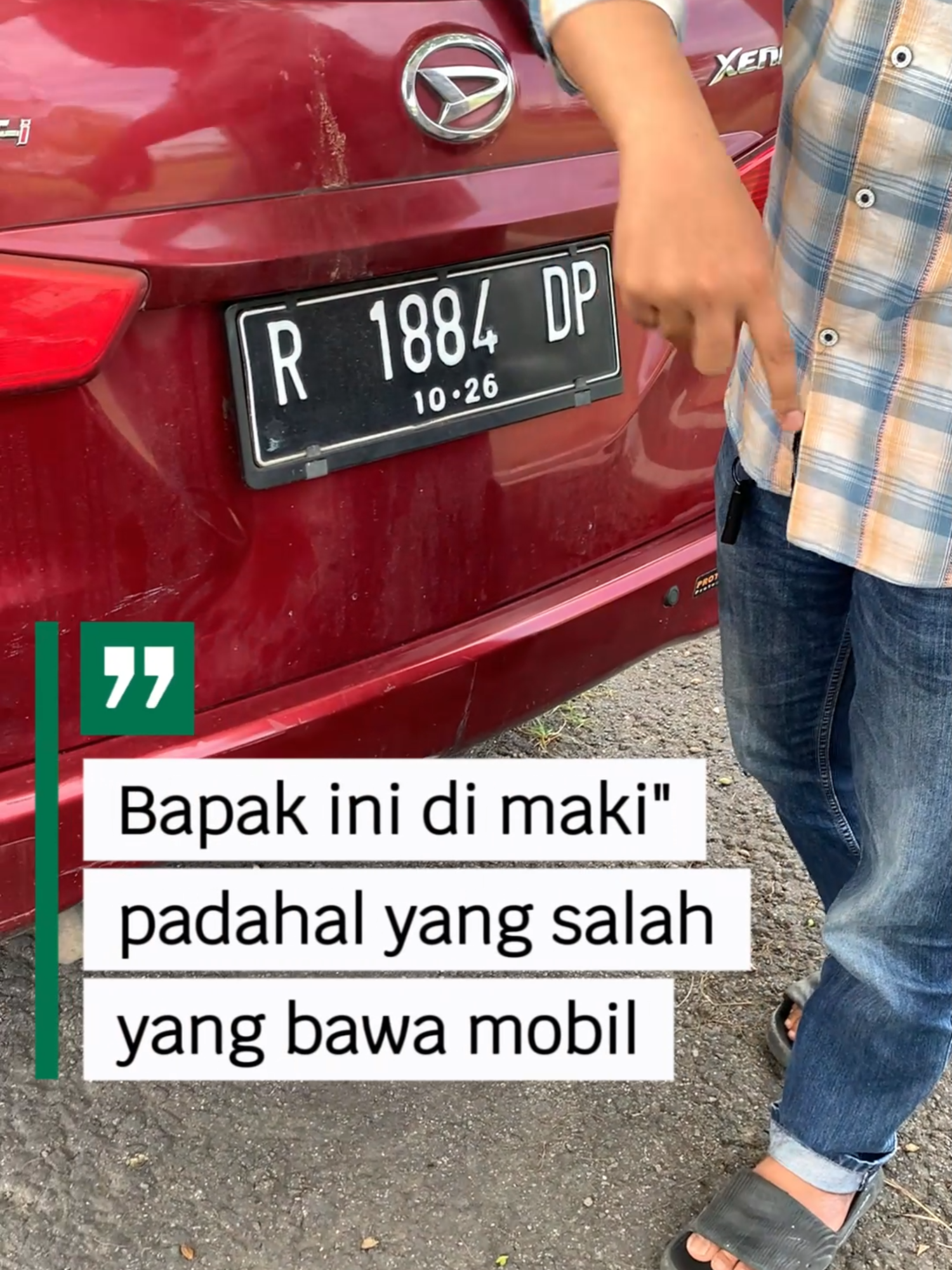 Kasian banget bapak ini udah hati-hati masih kena apes, untung masnya mau bantu bapaknya  #info #viral #bapak #tua #kecelakaan #jalan #etawalin