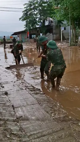 Khi dân cần có bộ đội.#lũlụt #bodoi 