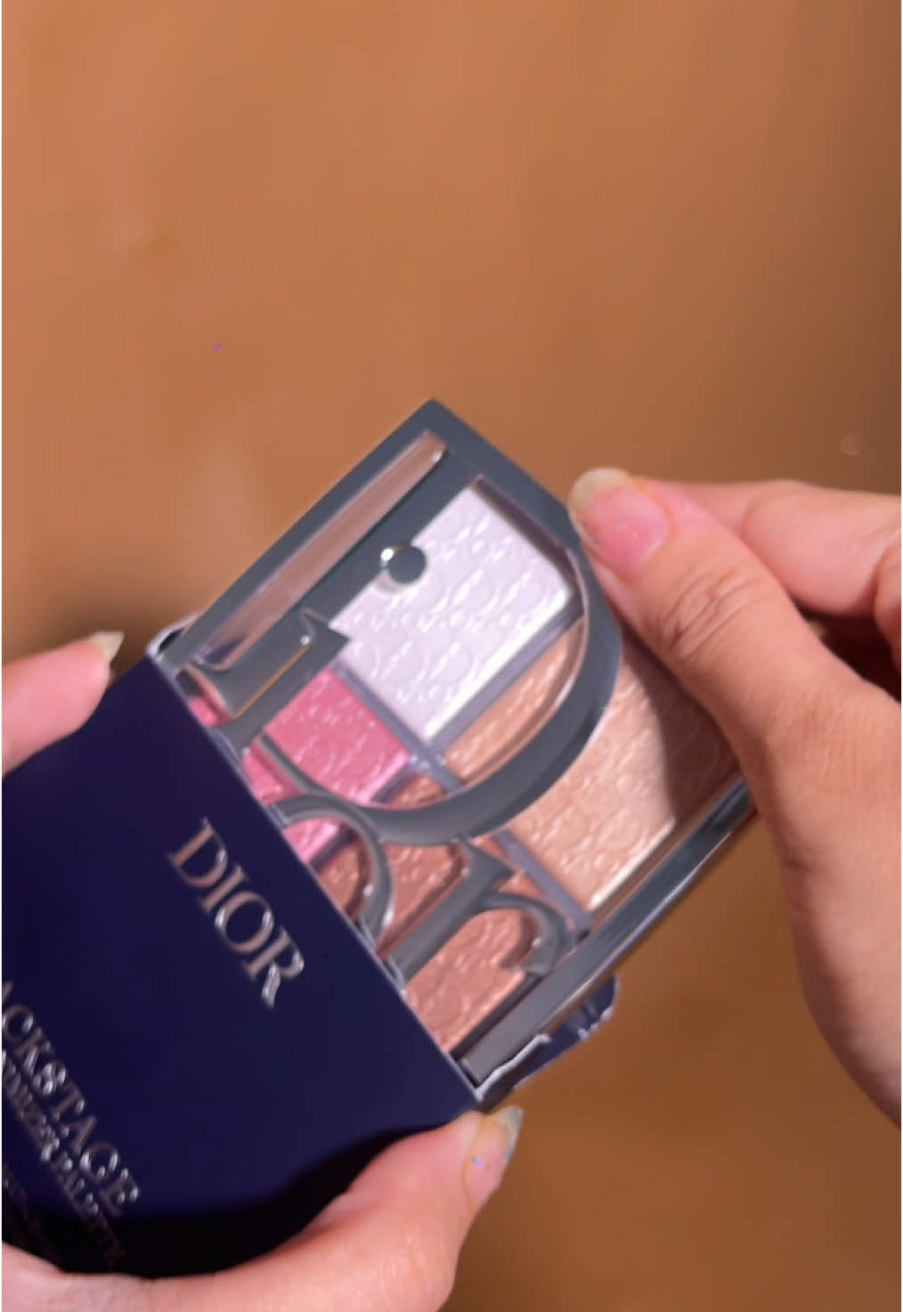 new packaging dior highlighter palette!!🥹🤍 @Diorbeauty  #diorbeauty #diorpalette #diorhighlighter #makeup 