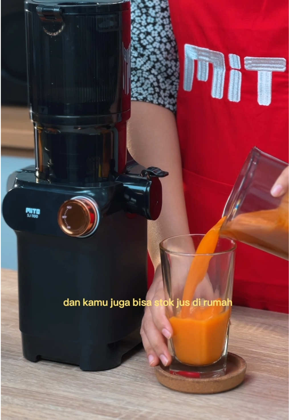Bikin jus sendiri tuh jauh lebih worth it daripada beli, apalagi sekarang ada Slow Juicer Mito yang bikin jus lebih fresh, lebih sehat, dan super praktis ✨ #MITOSlowJuicer #SlowJuicer #MITO #MitoElectronics 